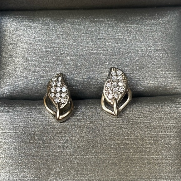 Macy’s Silver Leaf Earrings - Picture 4 of 4